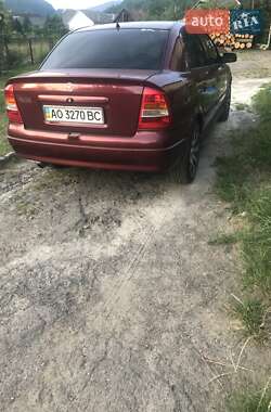 Седан Opel Astra 2000 в Сваляве