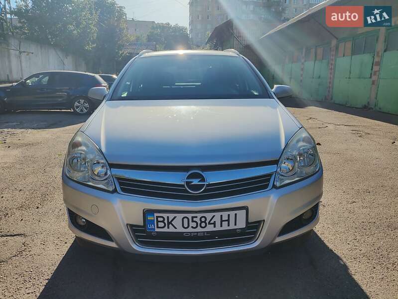 Универсал Opel Astra 2007 в Ровно