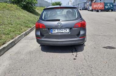 Универсал Opel Astra 2012 в Ровно