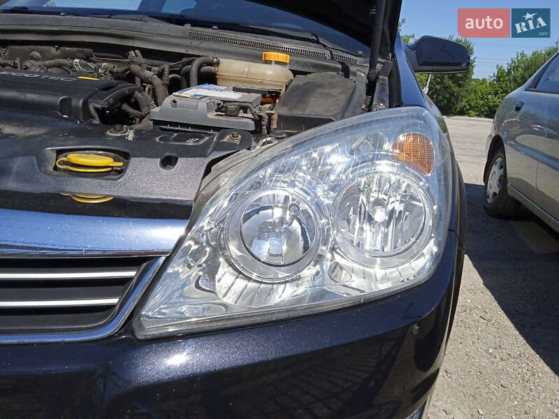 Універсал Opel Astra 2008 в Запоріжжі