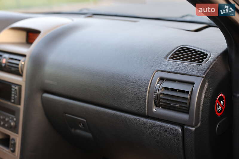 Кабріолет Opel Astra 2002 в Львові