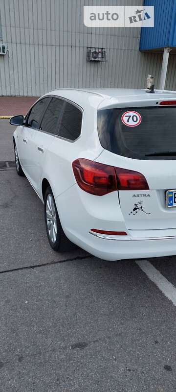 Універсал Opel Astra 2013 в Бурштині