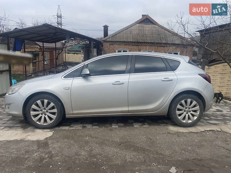 Opel Astra 2011