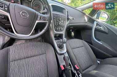 Универсал Opel Astra 2013 в 