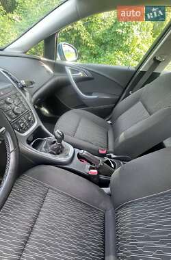 Универсал Opel Astra 2013 в 
