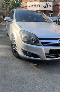 Універсал Opel Astra 2010 в Івано-Франківську