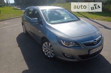 Купе Opel Astra 2011 в Глухове