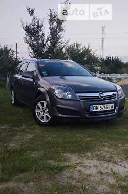 Універсал Opel Astra 2010 в Зарічному