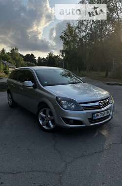 Універсал Opel Astra 2010 в Звягелі