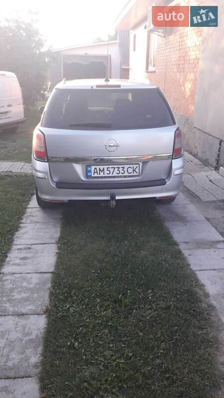 Універсал Opel Astra 2010 в Бердичеві