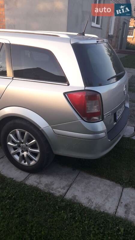 Універсал Opel Astra 2010 в Бердичеві