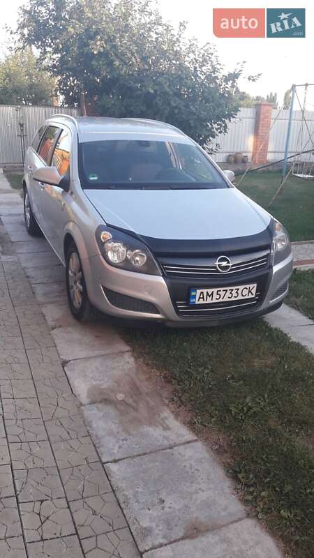 Універсал Opel Astra 2010 в Бердичеві