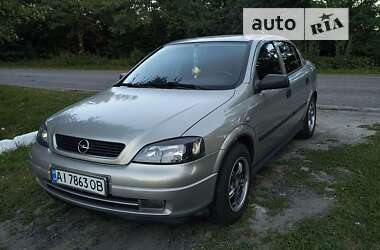 Седан Opel Astra 2006 в Тараще