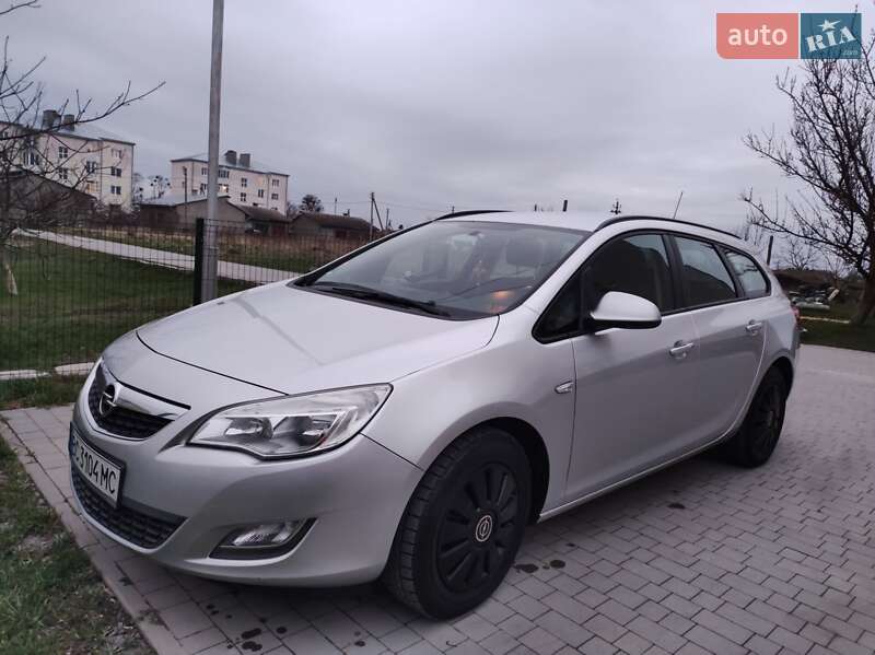 Универсал Opel Astra 2012 в Львове
