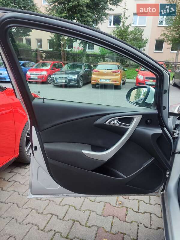 Універсал Opel Astra 2011 в Хмельницькому