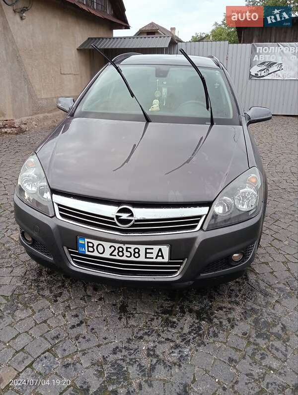Opel Astra 2010