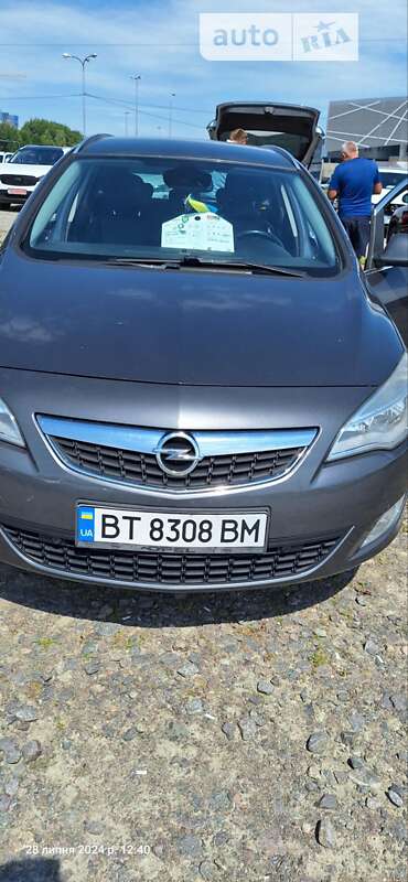 Універсал Opel Astra 2011 в Львові