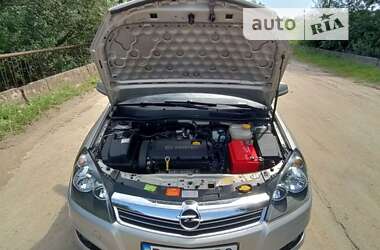 Универсал Opel Astra 2010 в Львове