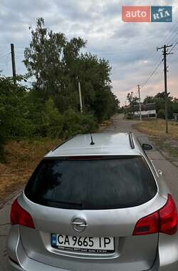 Универсал Opel Astra 2011 в 