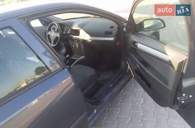 Хэтчбек Opel Astra 2006 в 