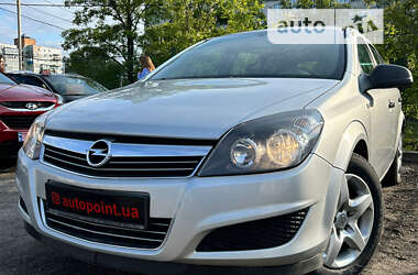 Универсал Opel Astra 2010 в Сумах