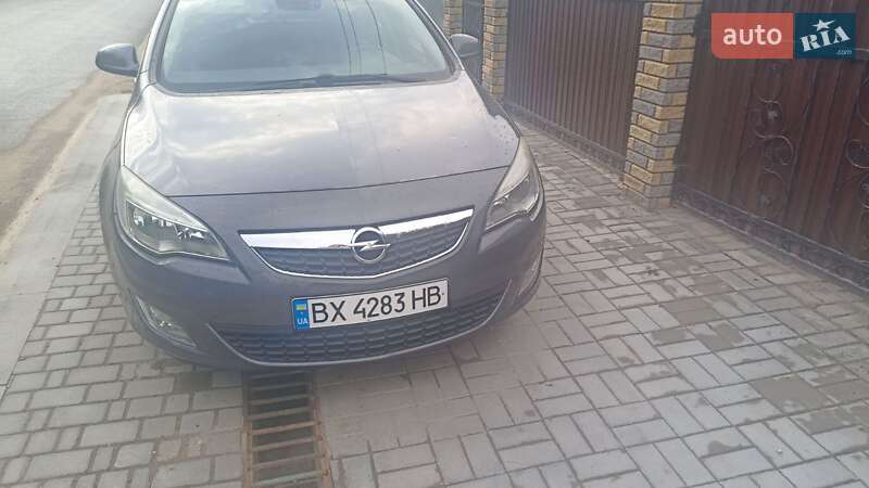Хэтчбек Opel Astra 2012 в Каменец-Подольском