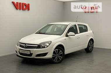 Хэтчбек Opel Astra 2013 в Киеве