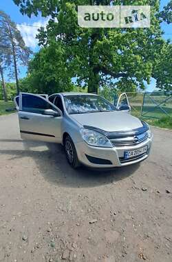 Хэтчбек Opel Astra 2007 в Тальном