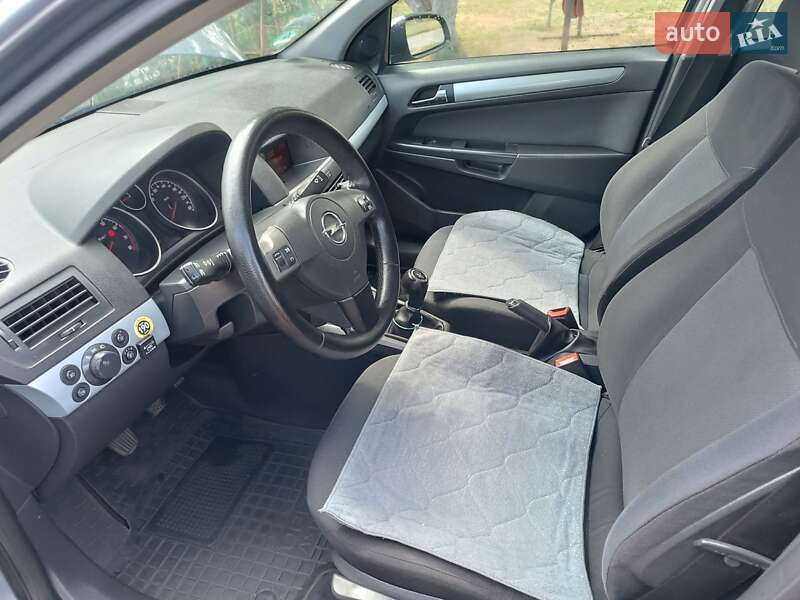 Універсал Opel Astra 2005 в Білики