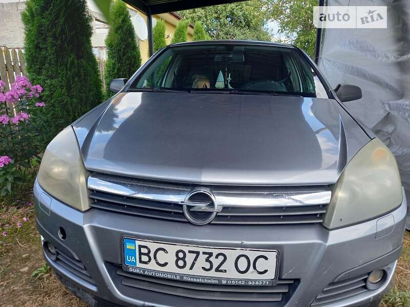 Хэтчбек Opel Astra 2004 в Новояворовске