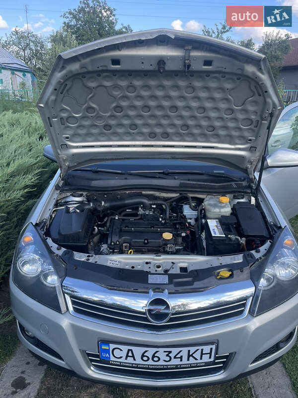 Універсал Opel Astra 2010 в Умані