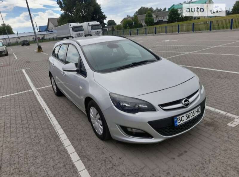 Универсал Opel Astra 2013 в Нововолынске