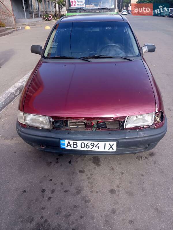 Седан Opel Astra 1996 в Покровске