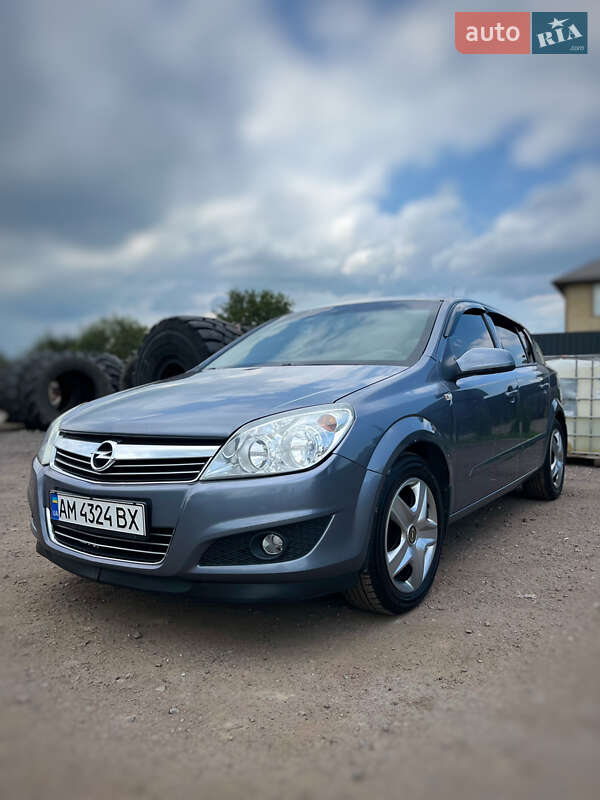 Хэтчбек Opel Astra 2007 в 