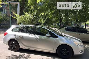 Універсал Opel Astra 2011 в Дніпрі