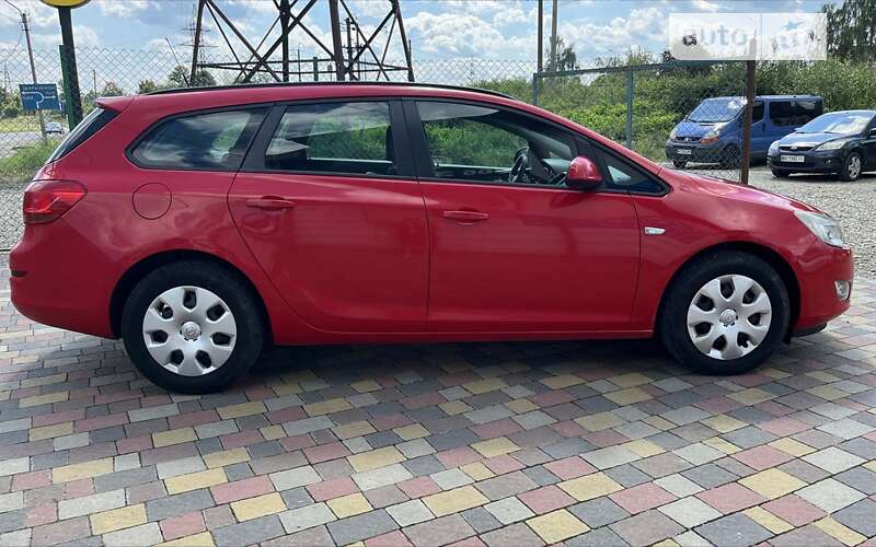 Универсал Opel Astra 2011 в Стрые