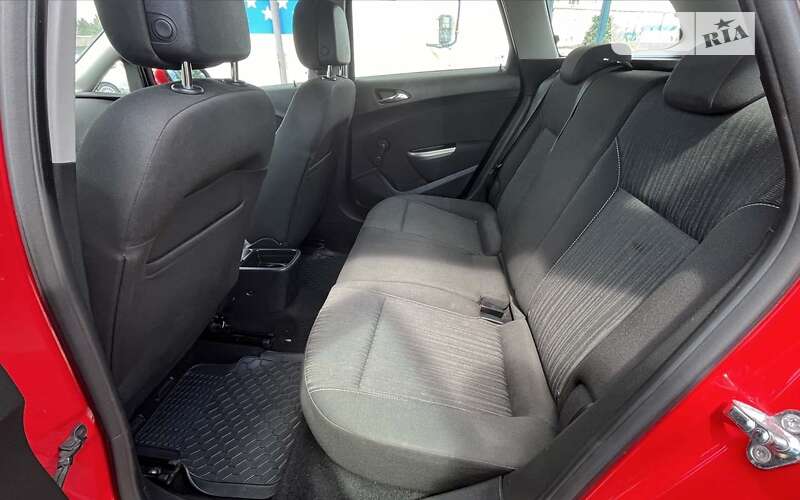 Универсал Opel Astra 2011 в Стрые