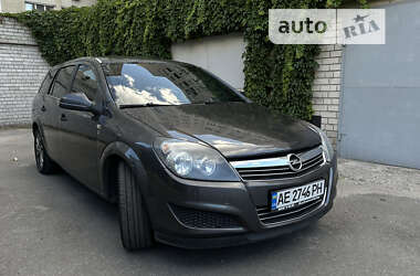 Універсал Opel Astra 2010 в Дніпрі