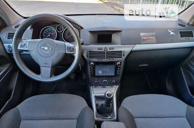 Універсал Opel Astra 2005 в Тернополі