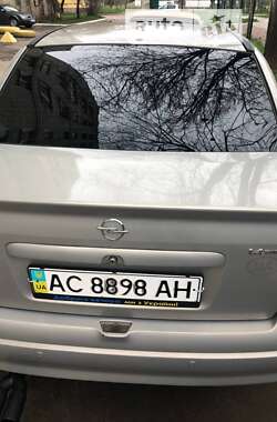 Седан Opel Astra 2006 в 