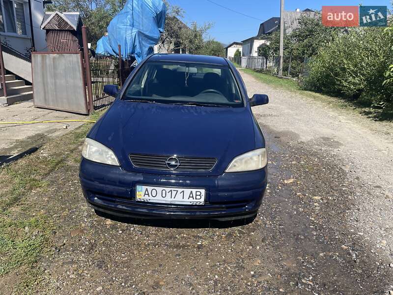 Седан Opel Astra 2002 в Хусті