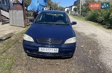 Седан Opel Astra 2002 в Хусті