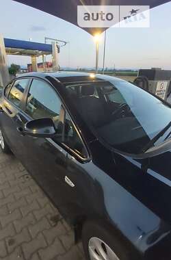 Седан Opel Astra 2014 в Вапнярке