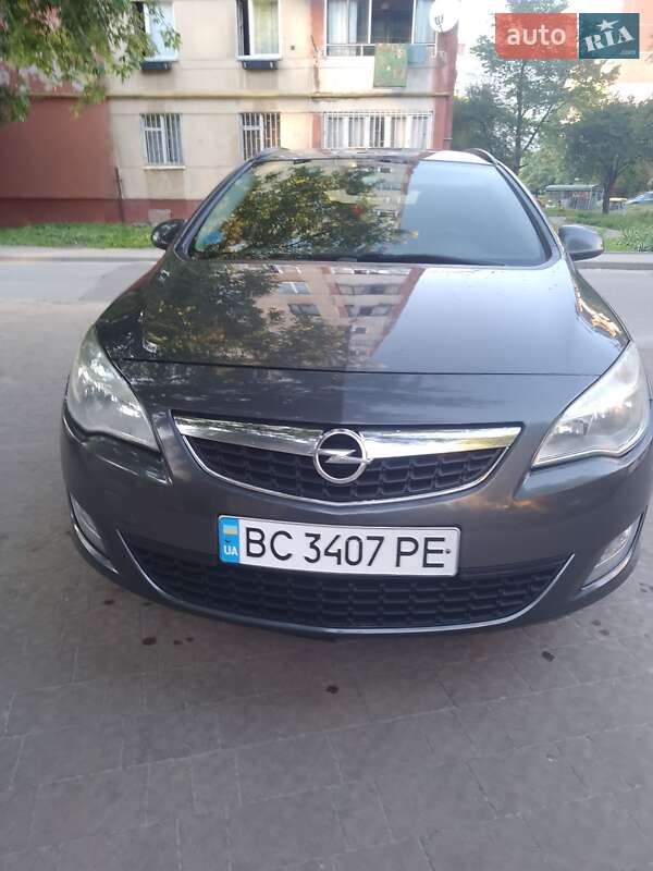 Универсал Opel Astra 2012 в Львове