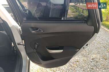 Универсал Opel Astra 2011 в 