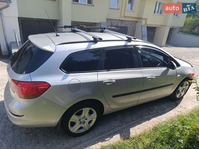 Универсал Opel Astra 2011 в 