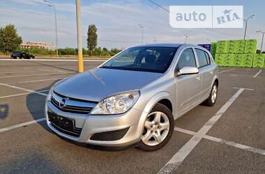 Хэтчбек Opel Astra 2008 в Киеве