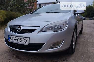 Універсал Opel Astra 2011 в Коломиї