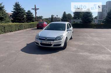 Хэтчбек Opel Astra 2005 в 
