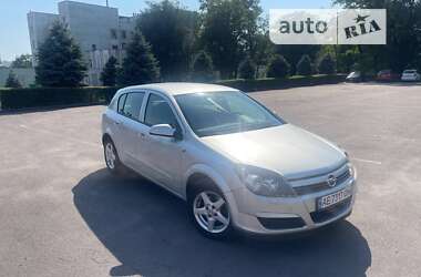 Хэтчбек Opel Astra 2005 в 